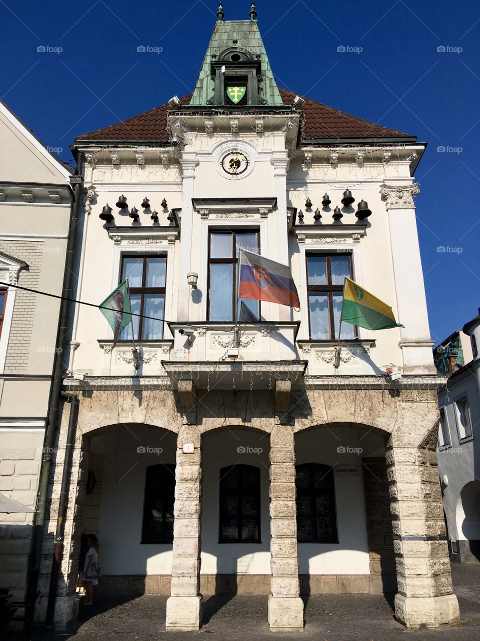 City Hall of the Bell Tower, which will ne heard every horí. At the town hall od hanging the flag of the city of Zilina, the Slovak flag and the flag with portrait od the Peter Sagan who is native to this town. The white city is proud of him.