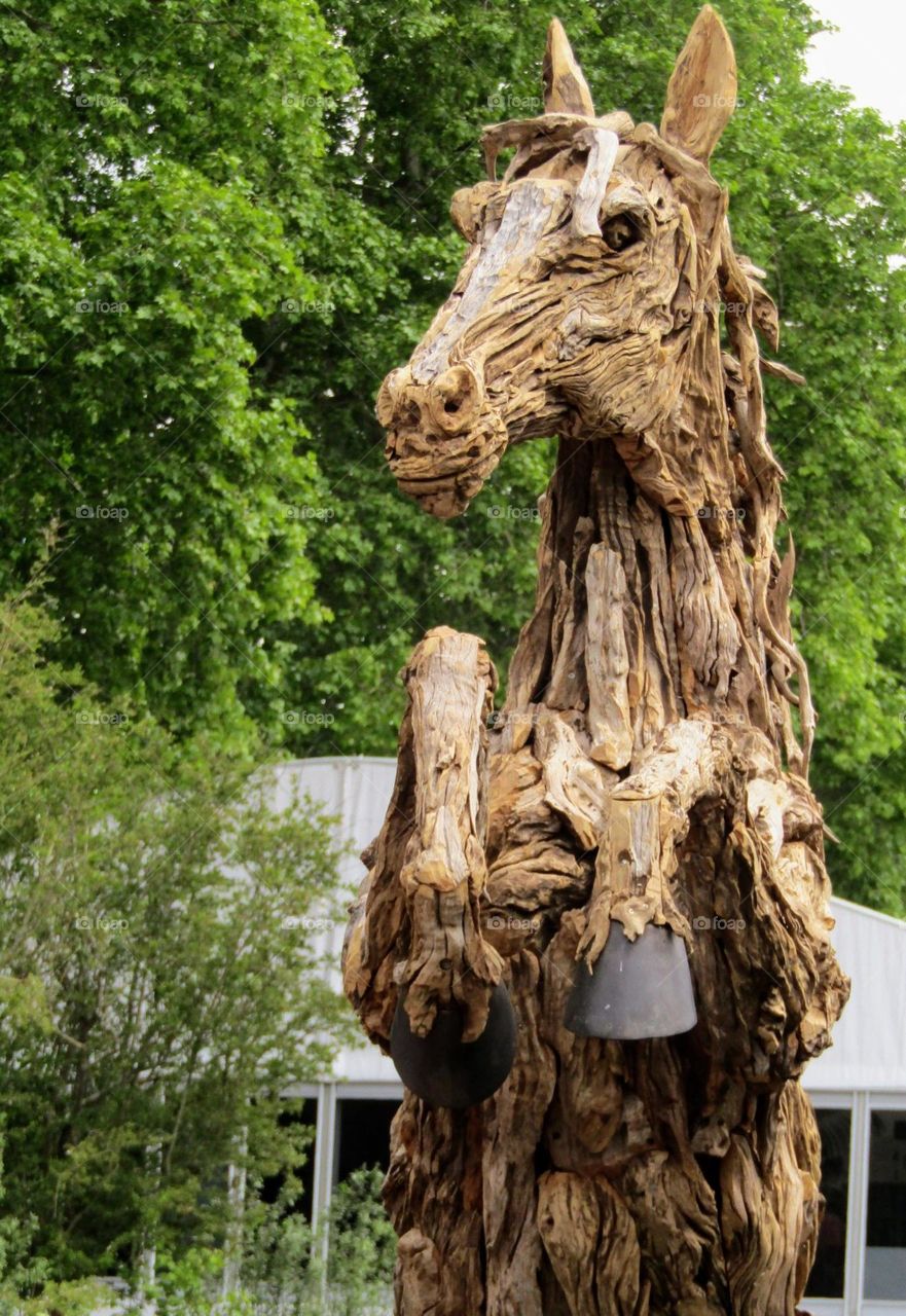 horse sculpture made of driftwood 🐎