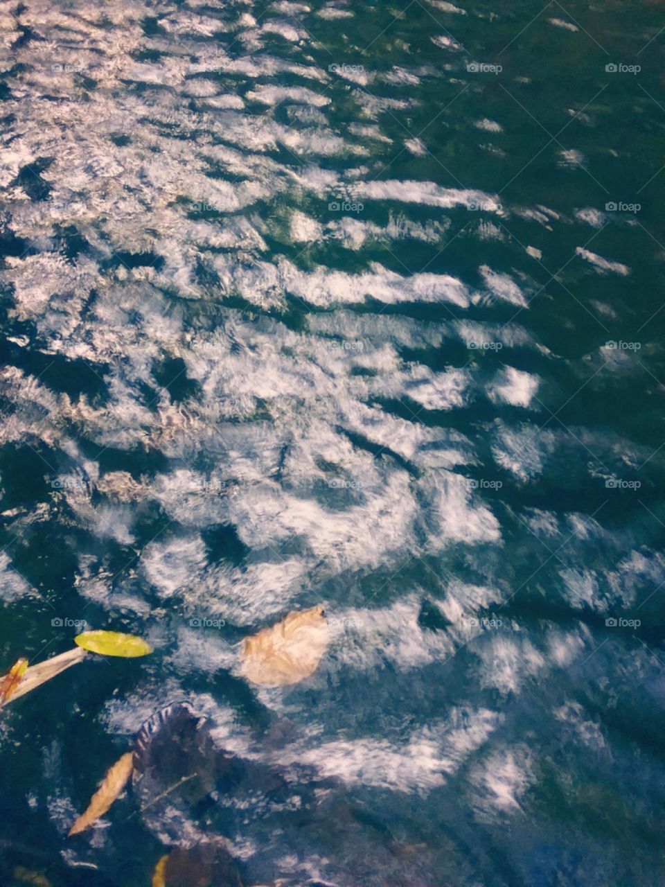 Ondas da tranquilidade no riacho do sussego e calmaria.