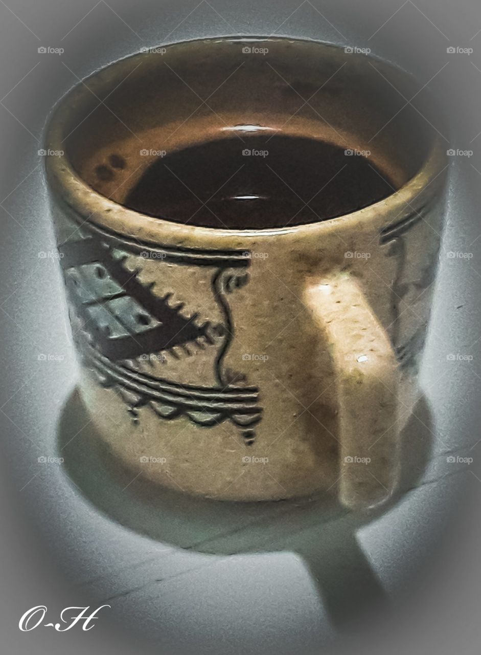 Turkish coffee is a pleasure for many people, providing them with a pleasure of taste and activity.
And the pleasure increases by drinking it in such an embellished ceramic cup.
A picture of a coffee cup and its shadow on the table
