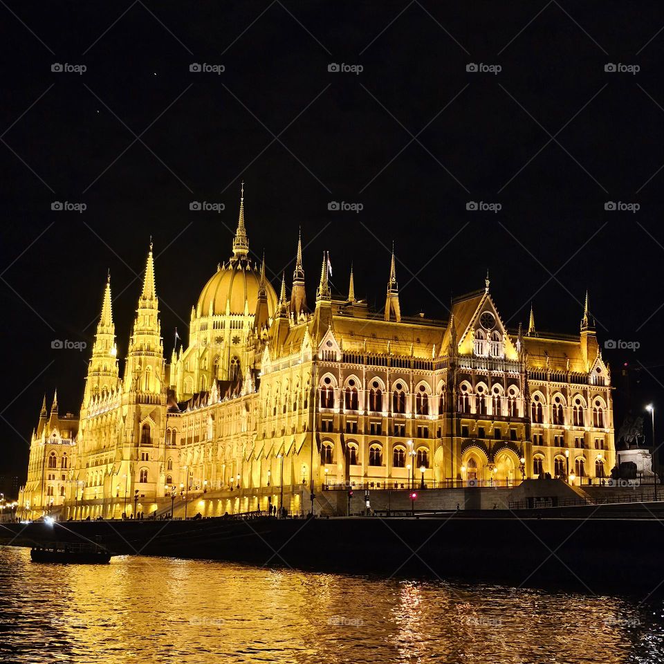 Imposing golden silhouette