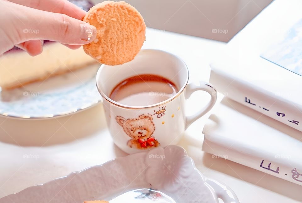 Dip cookies in hot cocoa in a bear-shaped mug.