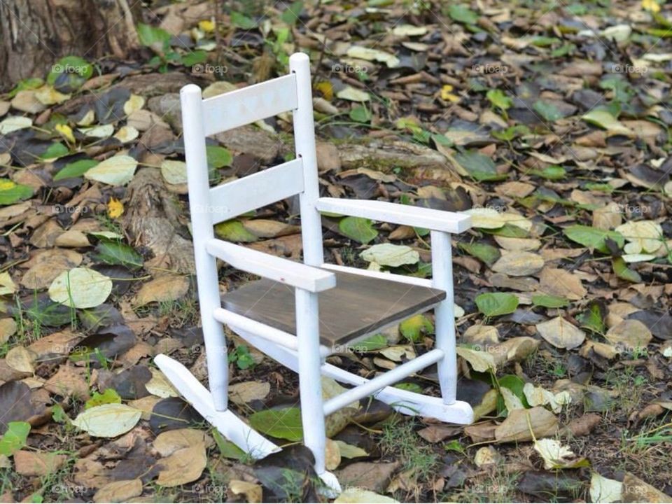 Rocking chair in the fall