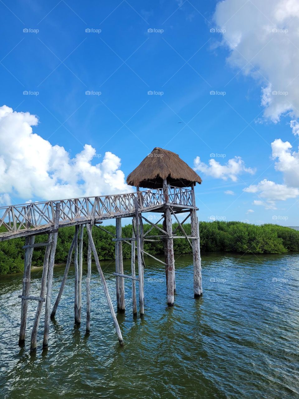 muelle y mirador en isla de los Pájaros, México