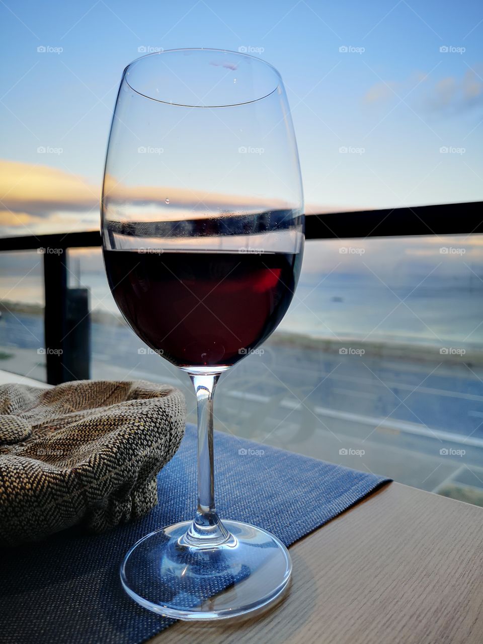 Wine and dine at the sea