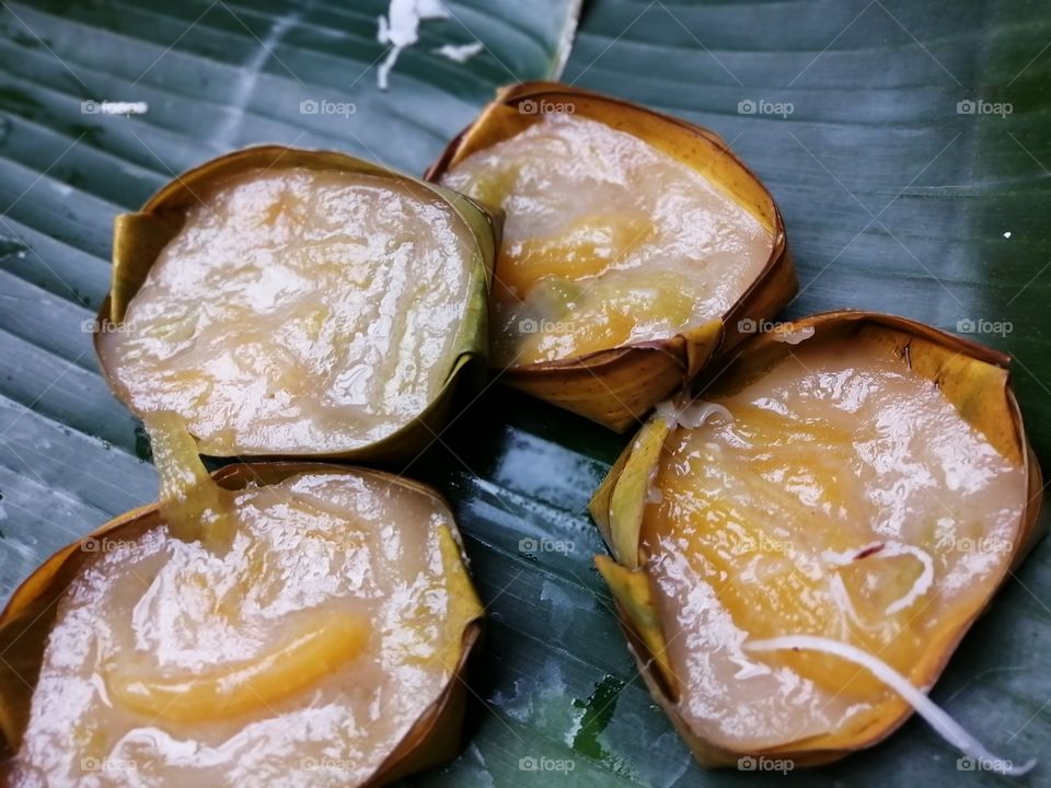 Plastic​ free​ Living​: Thai traditional​ healthy​ food​ for any occassions. Home made​ snacks wrapped using​ banana fresh leaves. Taste good.. 😊!