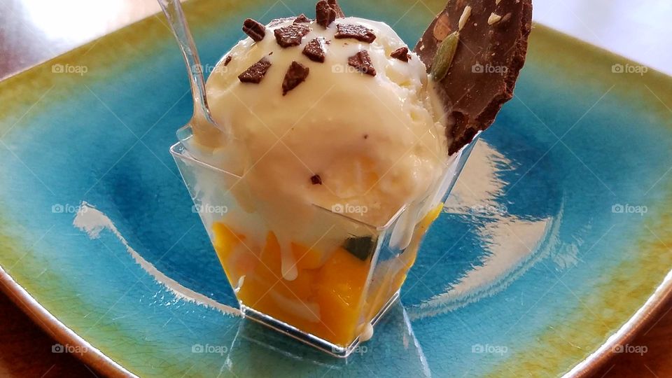 Mango ice cream and chocolate