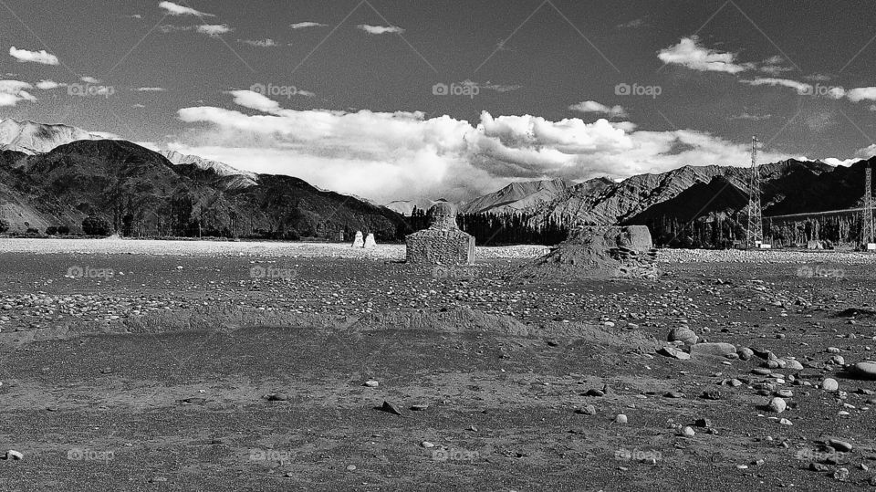 An hour away from Leh our bike broke down in the middle of fucking nowhere...needless to say no mechanic in sight for ages...define timelessness and you are getting close...or send in the clowns