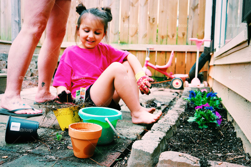 Kid gardening 