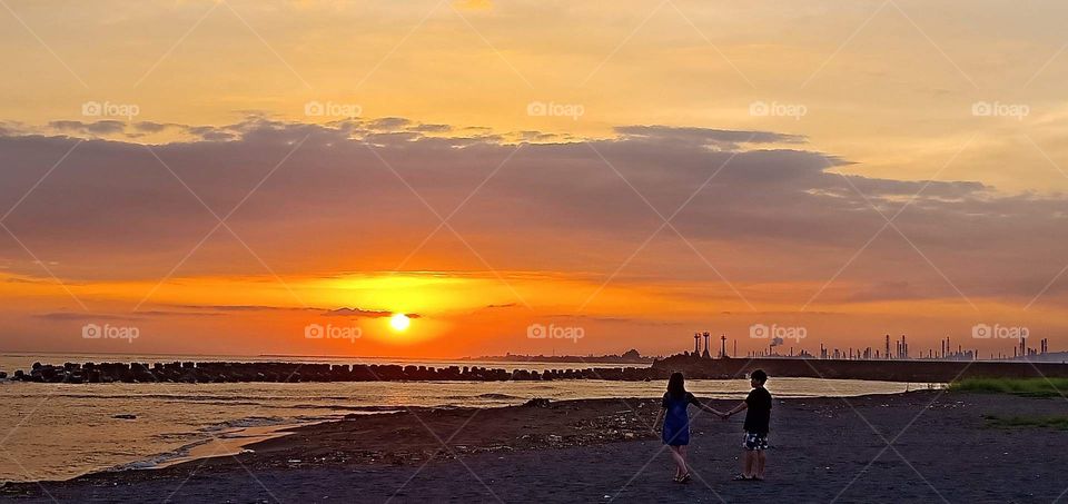 A lovers spending the rest of their sunset with each other (taiwan)