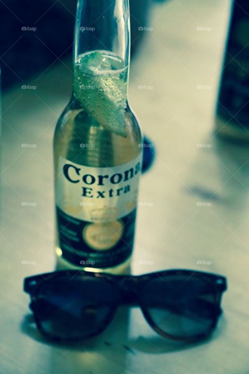Beer and sunglasses 