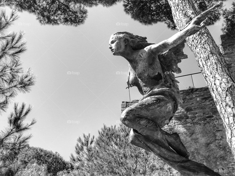 Statue "La Victoire", at Bormes-les-Mimosas