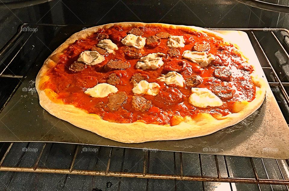 Ricotta and sausage pizza 