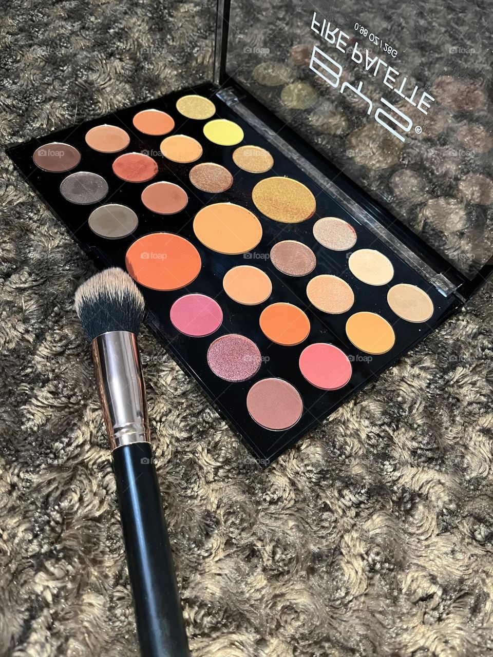 Yellow and more color to eyeshadows