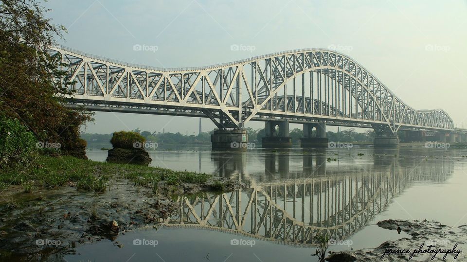 The Jubilee Bridge is a former rail bridge over the Hooghly River between Naihati and Bandel in West Bengal, India.
       The Jubilee Bridge was opened on 16 February 1885 in the fiftieth, or jubilee, year of the reign of Queen Victoria.