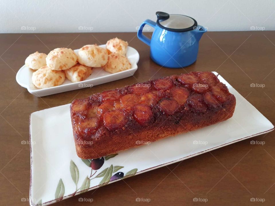Irá afternoon tea time! Nothing better than a “pão de queijo” eita a banana cake.