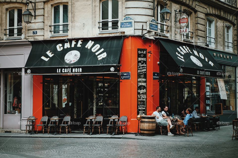 Le Cafe Noir pub