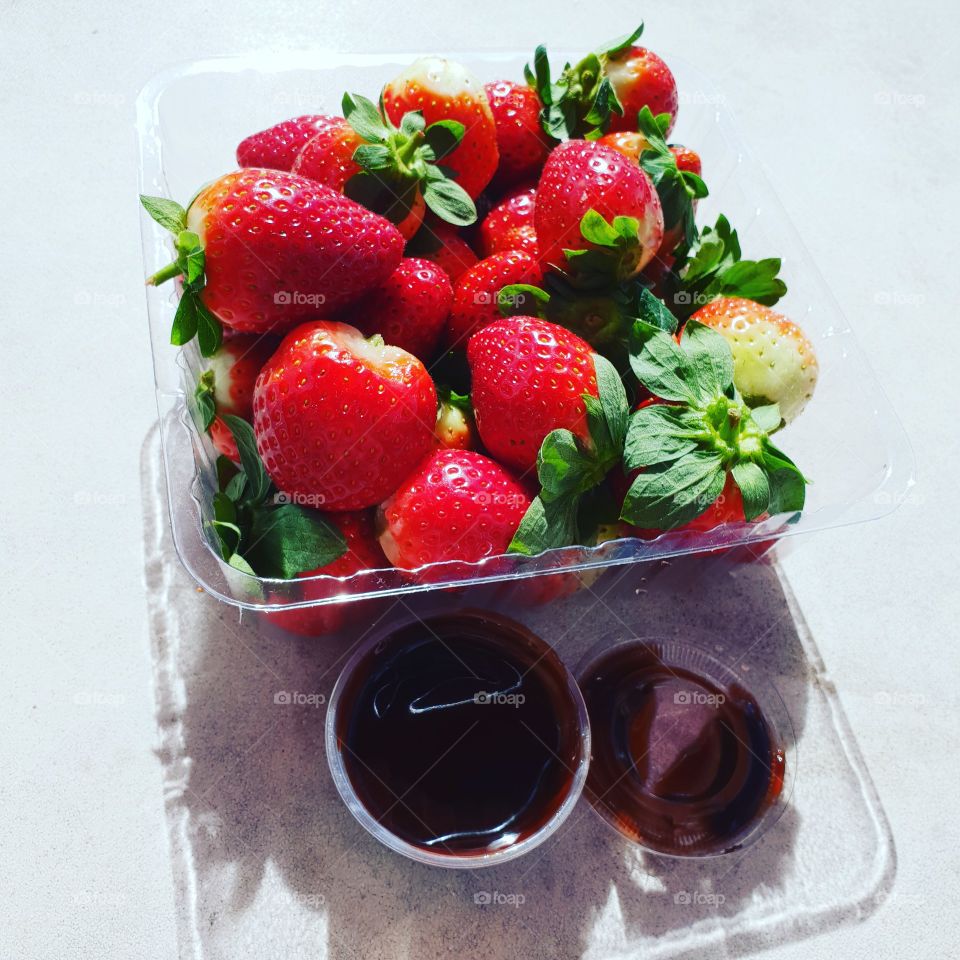 strawberries with chocolate sauce