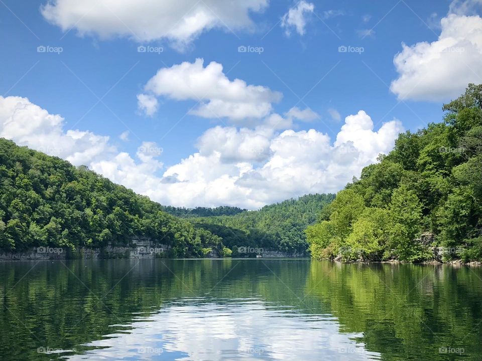 A beautiful day out on the boat on Lake Cumberland