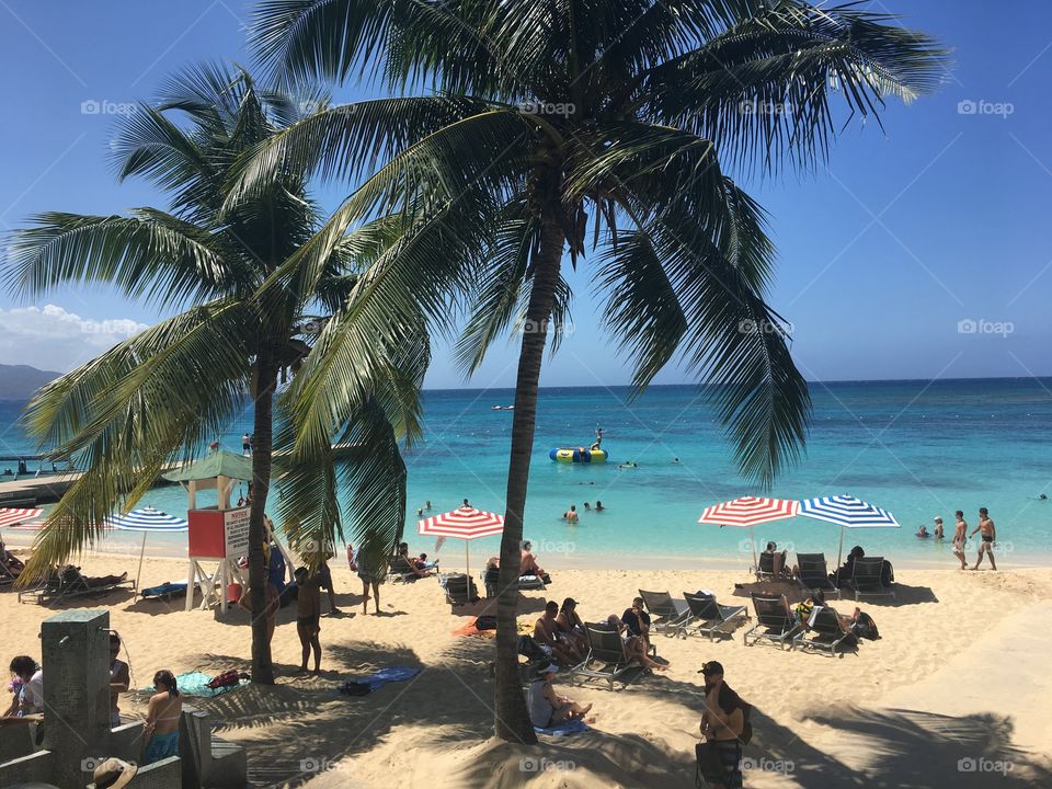 Is the Sea blue enough?👣😮 #view #michaltoloczkopodróżnik #photooftheday #photography #photo #photographer #photoshoot #travel #travelbug #leciodkryjswiat #travelblog #traveling #travelphotography #traveler #trip #jamaica #inspiration #discover #discoveryourworld #montegobay #life #carabbean #blogger #blog #world #foap #lifestyle #instagram #awesomeday #paradise @national.geographic @magazynpodroze @jamaica @pro_jamaica @viewjamaica @jamaica_west @jamaicaobserver