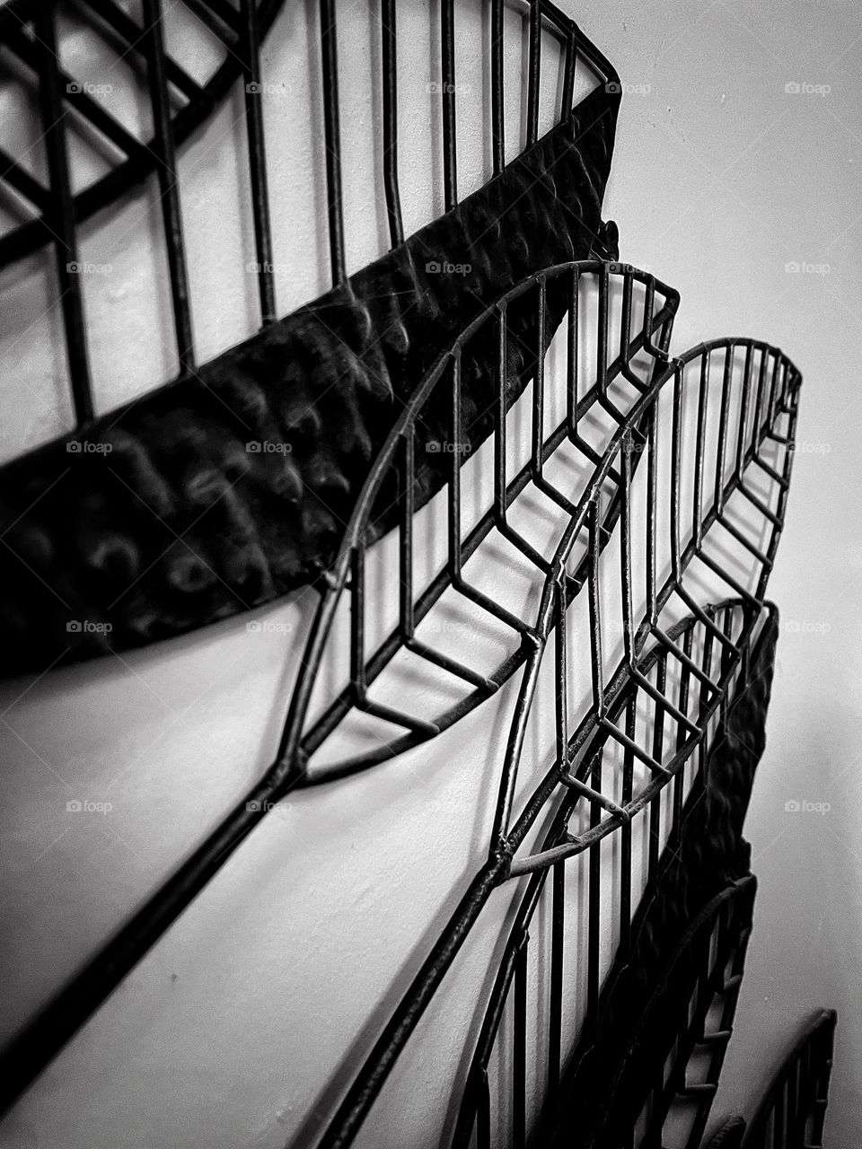 Metal leaf structure wall art in black and white. Strong contrasting between sleek lines and light background