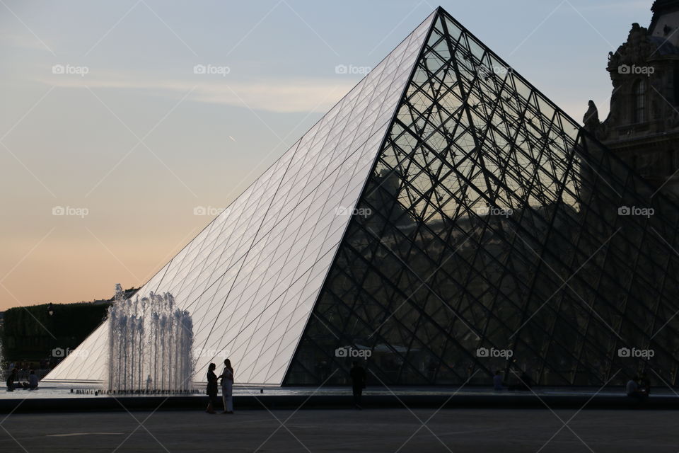 pyramide du Louvre