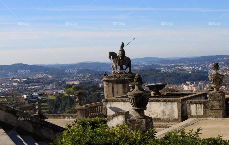 Statutes looking over Braga 