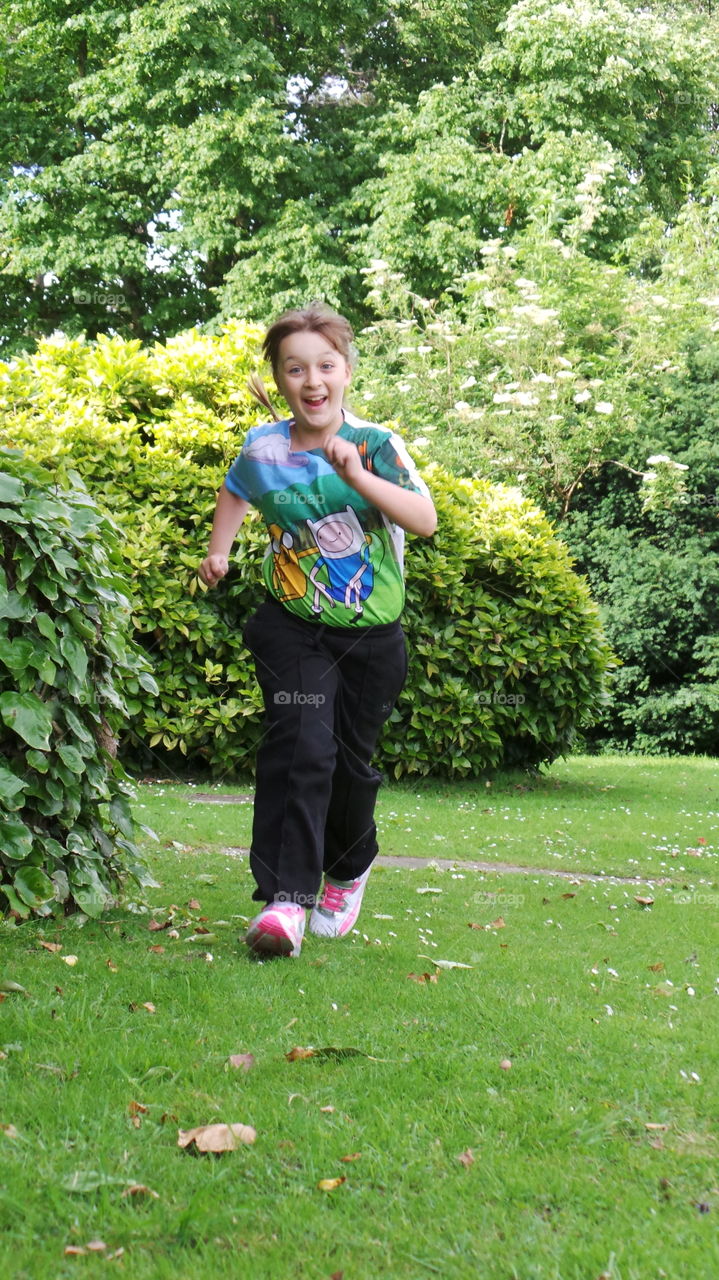 a child running fast forwards