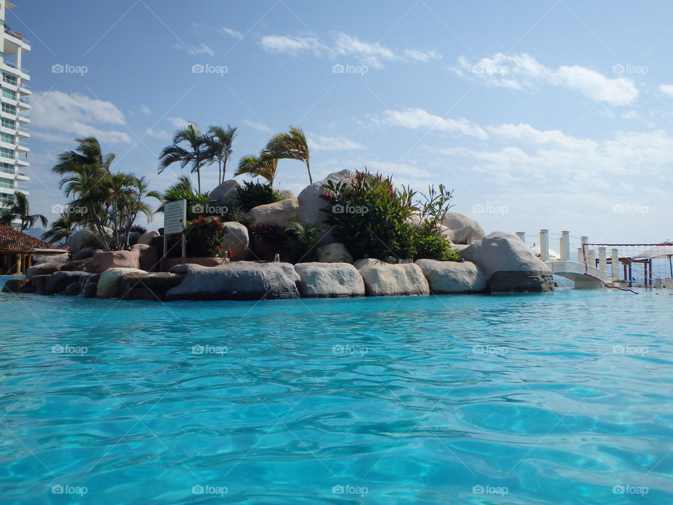 Idyllic sea against cloudy sky