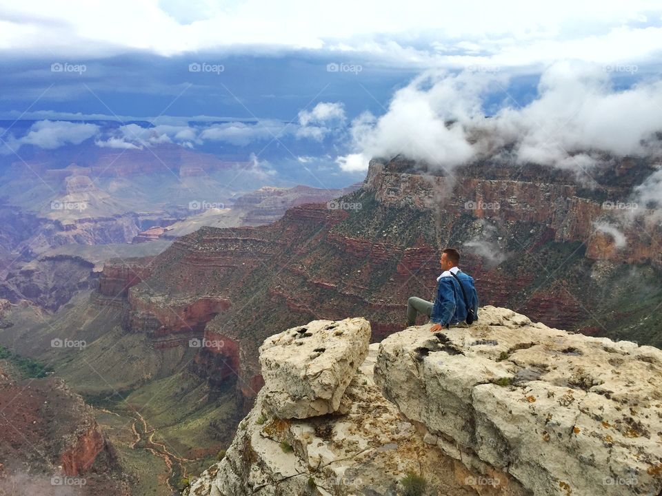 Man sit at Gran canyon . Man sit at Gran canyon 