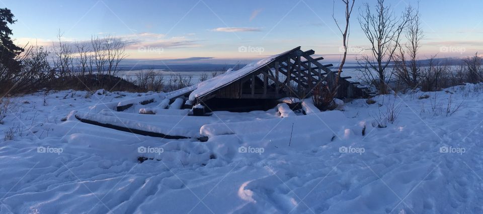 Collapsed cabin overlooking Eagle River, Alaska
21 December 2016