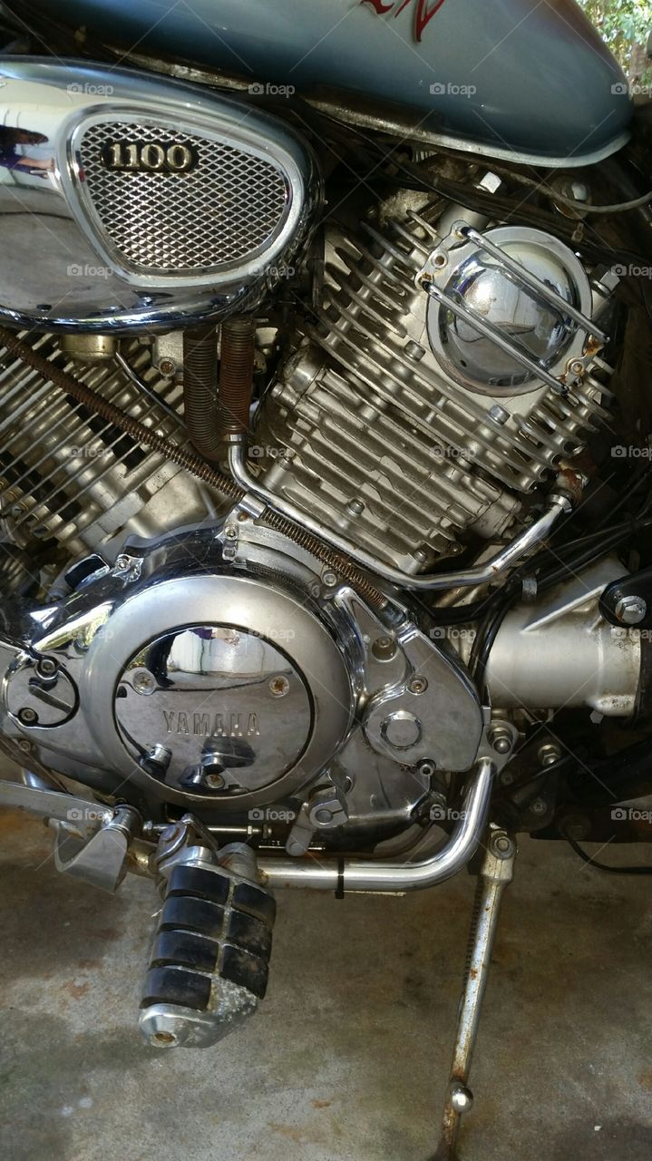 V twin 1100