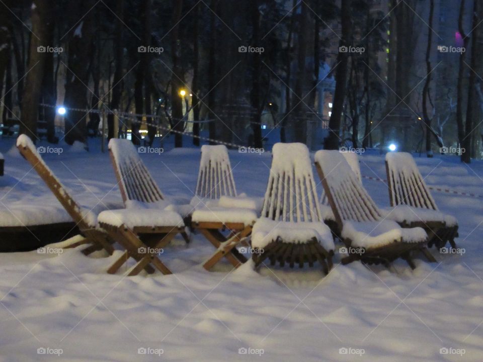 I invite you to a snow-covered bench in the park, snowfall, relaxation, walk