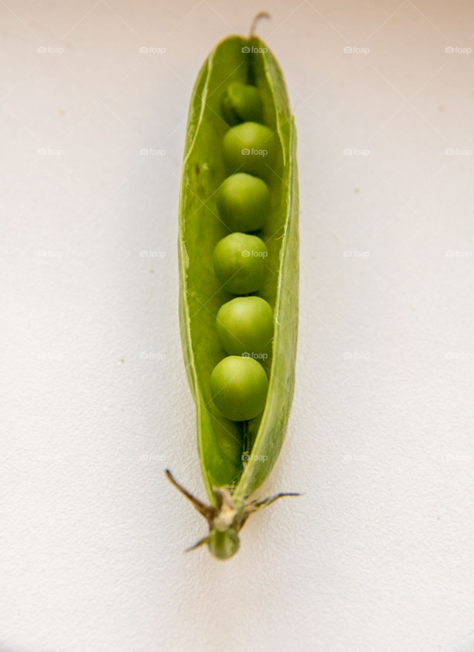 Fresh green peas 