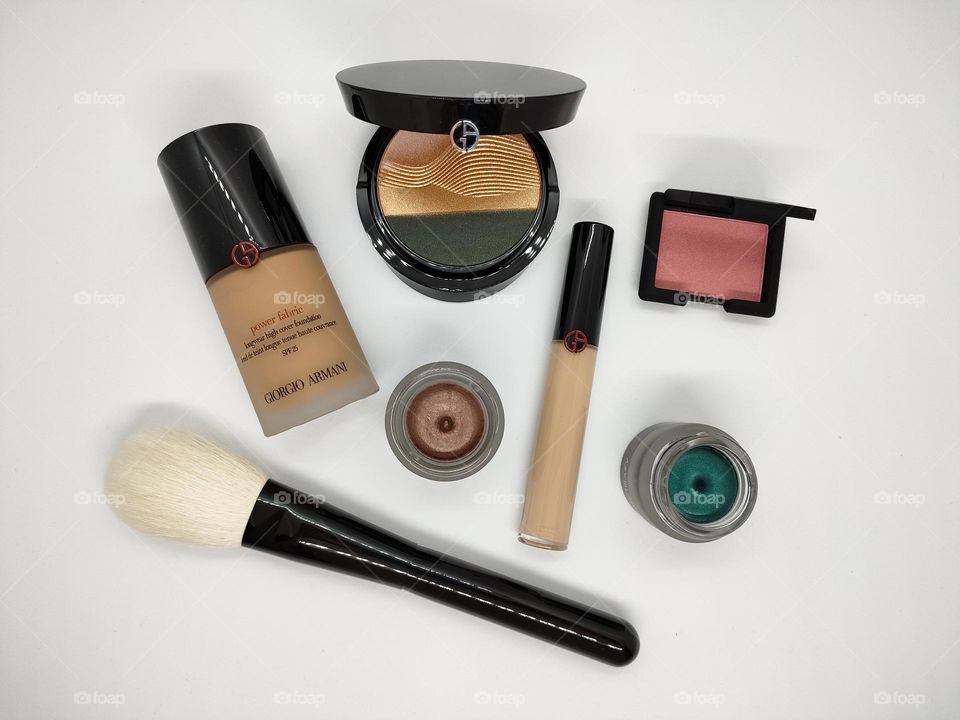 A little part of my Make-up collection ☺️ sometimes i just want to look at them without using 🙈