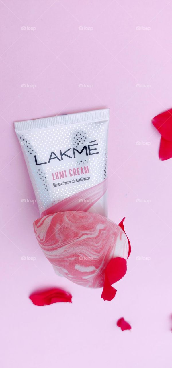 My favorite makeup is Lakme moisturizer and highlighter lumi cream .