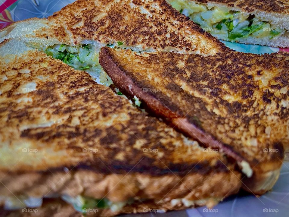 Anything can be sandwiched don’t ya think ?🥪