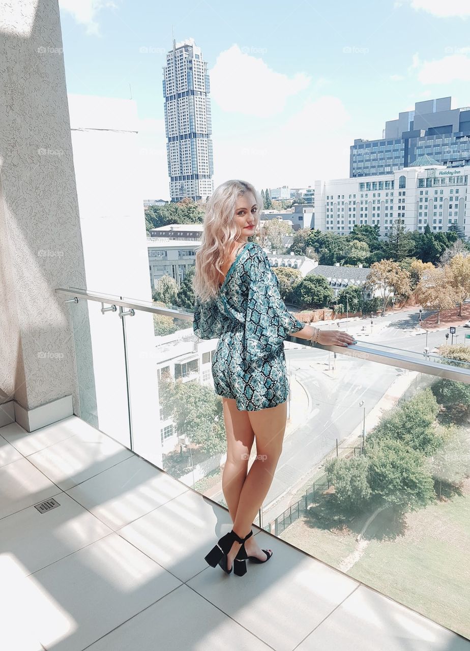 Penthouse views 🏙 finding serenity in the heart of the City!