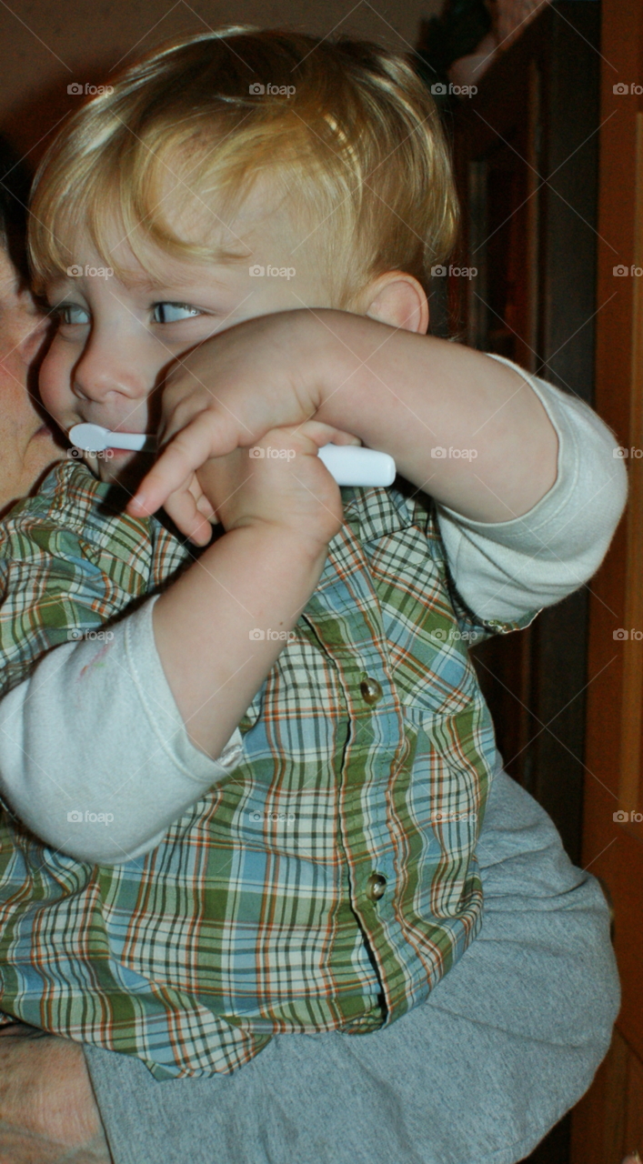 brush brushing reflection mirror by somebeach