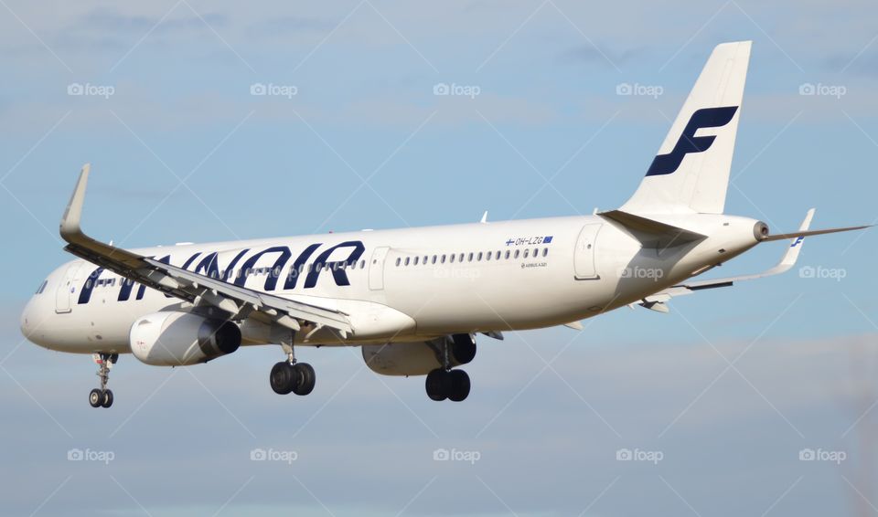 Finnair A321 landing