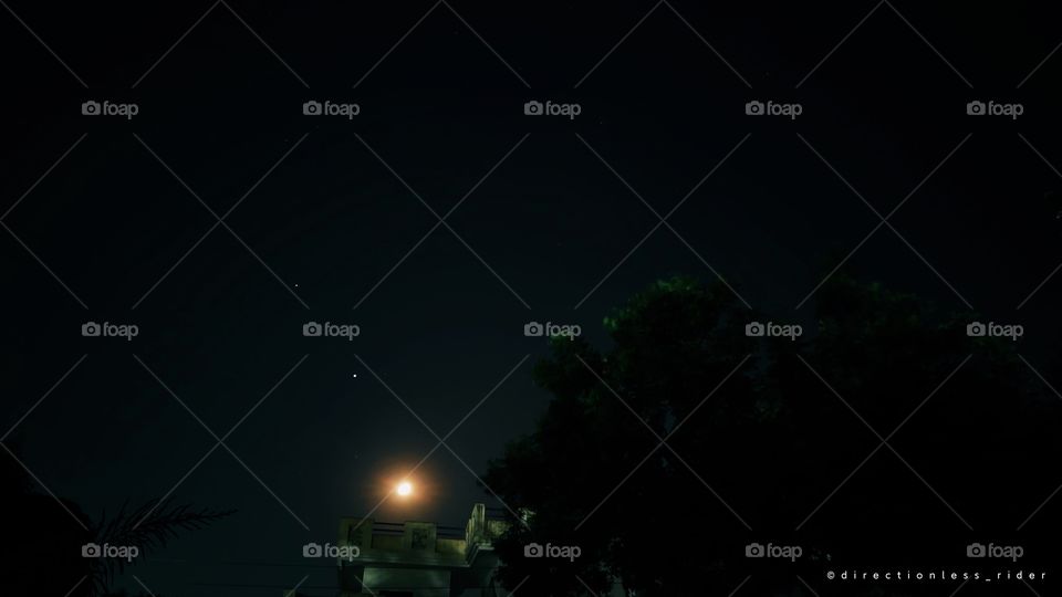 Who says Moon and Planets are far ? 😎