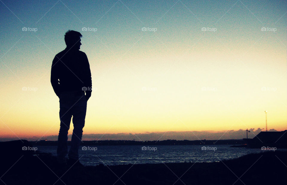 ocean man view thinking by linderborg