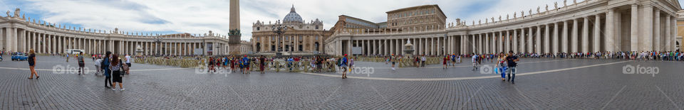 Girl taking selfie in front of St. Peter's Basilica / Vatican