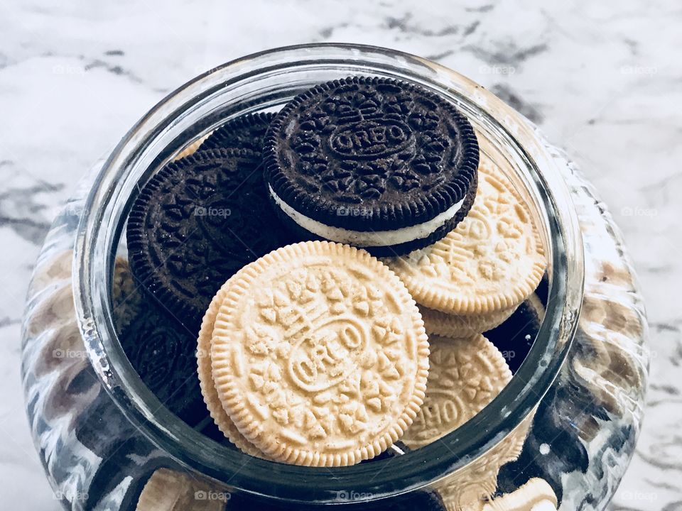 Golden and chocolate double stuffed Oreo cookies in a cookie jar
