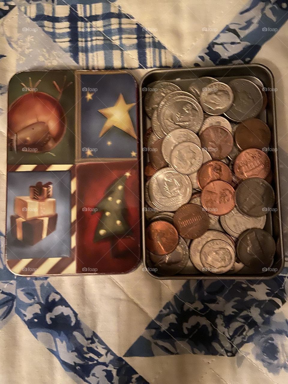 A metal gift card box makes a great place to store spare change in a purse or in a drawer at home. This is a great way to reuse a gift card tin. They are also the perfect size to store membership cards, gift cards, and credit cards. 