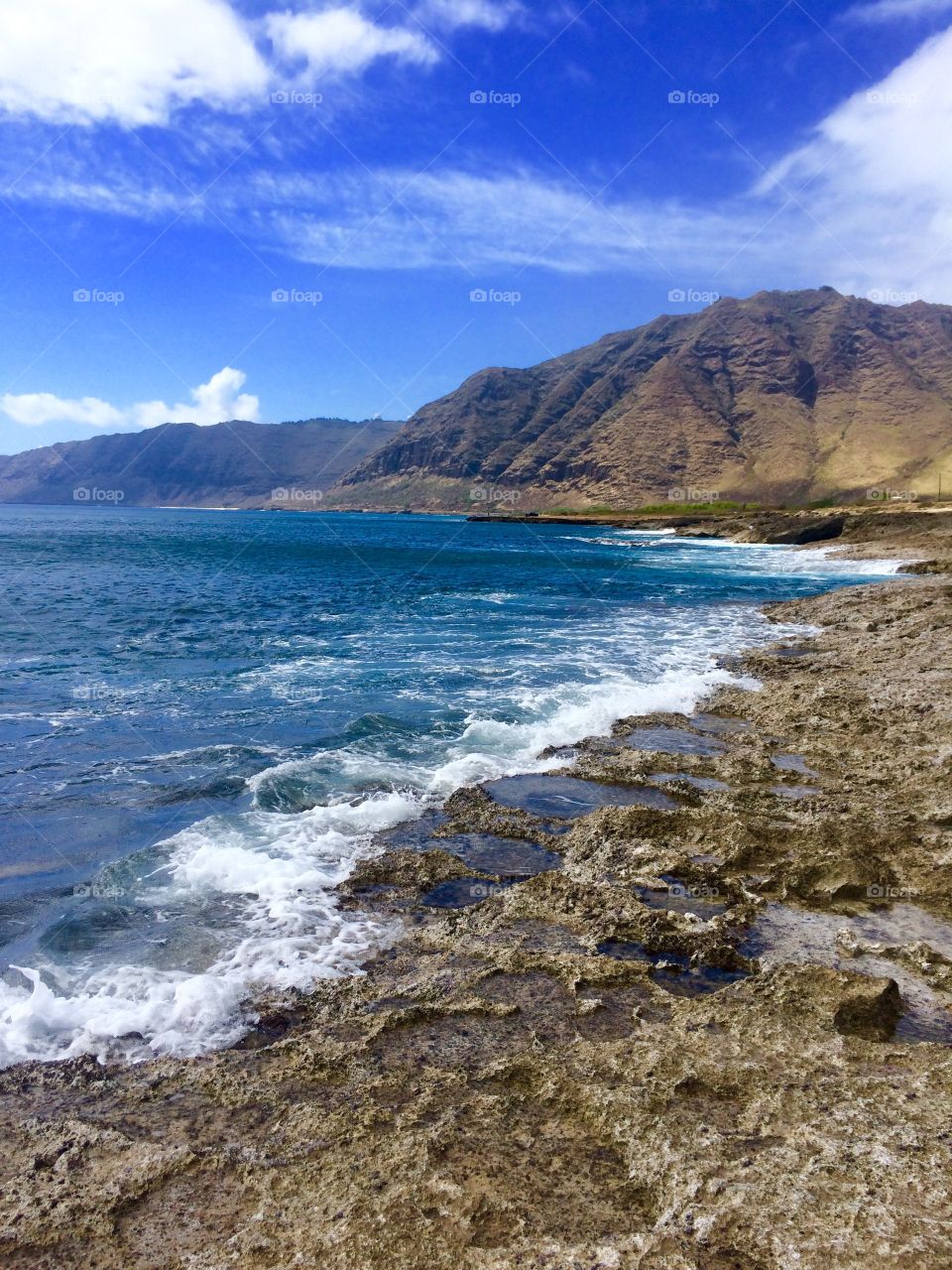 Kaneana beach. Watching the waves along the coast of Oahu, Hawaii