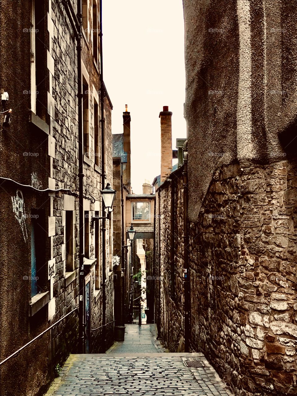 The long beutiful back streets of edinburgh