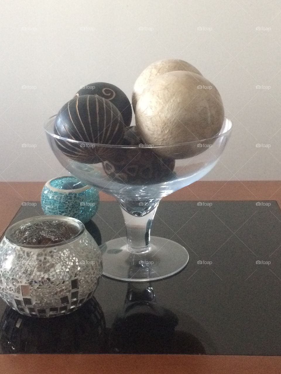 Decorations with balls and pot 