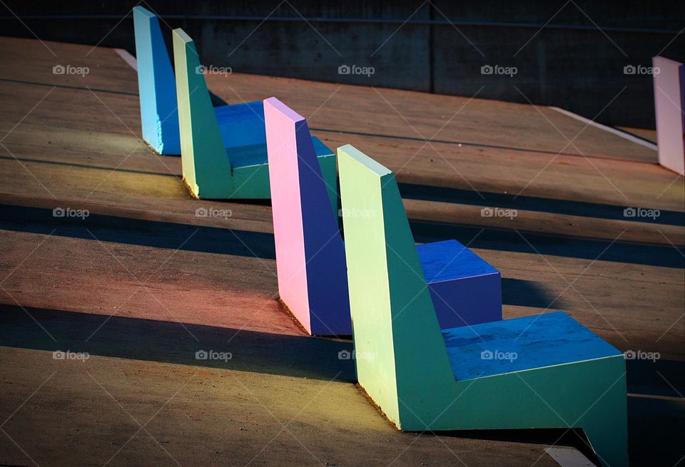 Farbenfrohe Sitzplätze