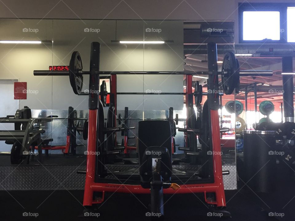 Bench press with reflection